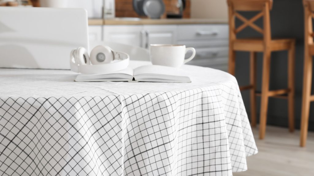 What Is A Oilcloth Tablecloth? (With Pros & Cons)